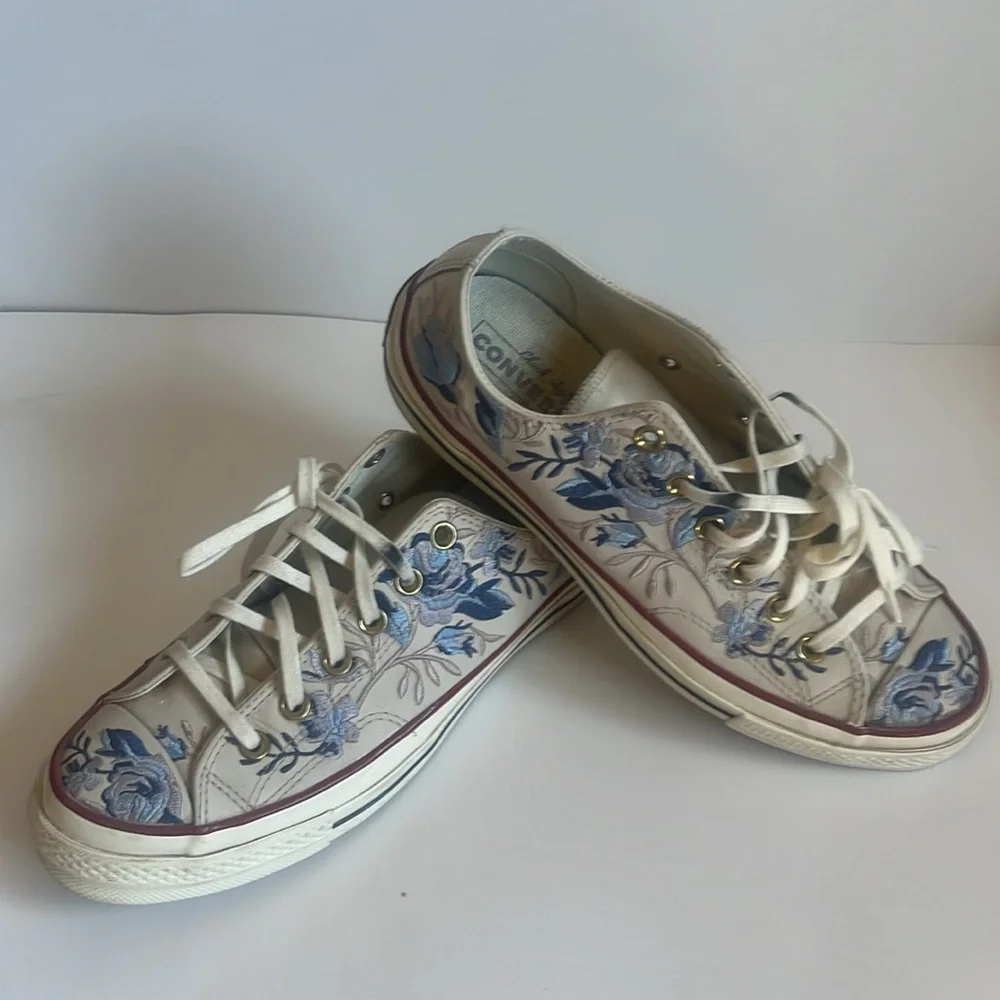 Embroidered Converse sneakers - Picture 4 of 4